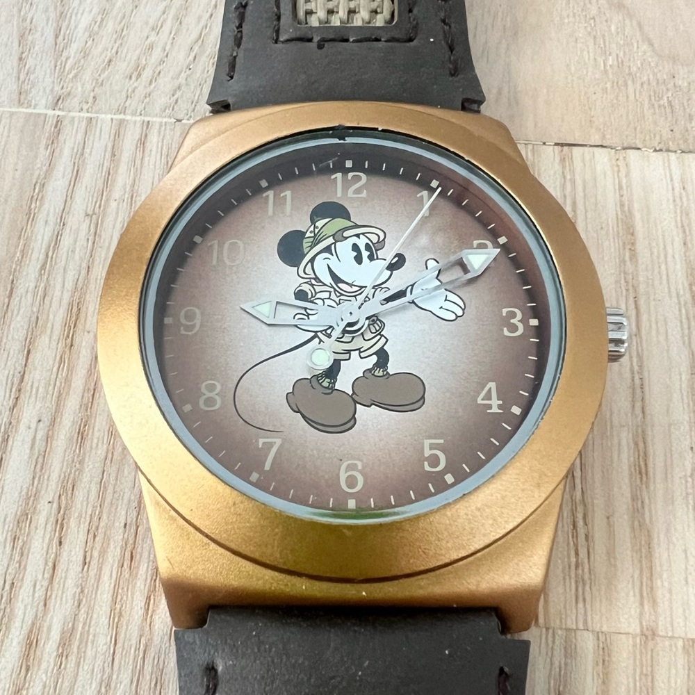 Disney parks vintage style Mickey Mouse explorer safari watch NEW BATTERY